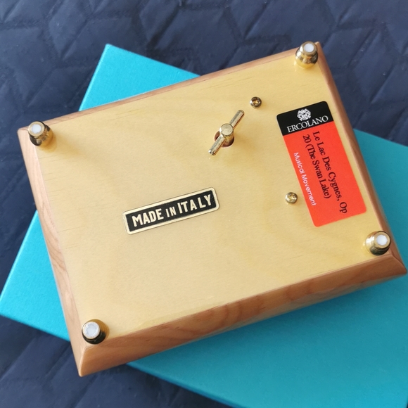 Birks wooden musical Jewelry box (Ballet shoes, swan lake music). Very Unique! - Picture 5 of 6